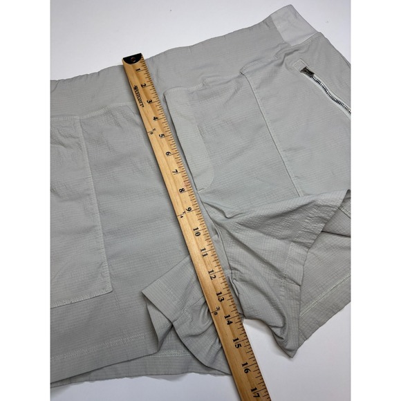 Athleta Shorts 16 Khaki Beige Trekkie Pull On Athletic Zippered Pockets - Picture 7 of 9